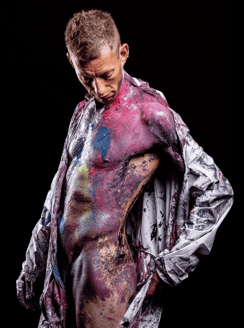 Chris – Fashion Editorial im Studio, schwarzer Rollkragen, starkes Licht